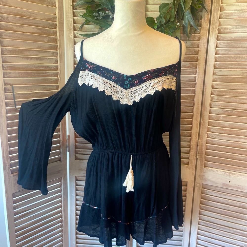 BOUTIQUE ITEM- LONG SLEEVE ROMPER